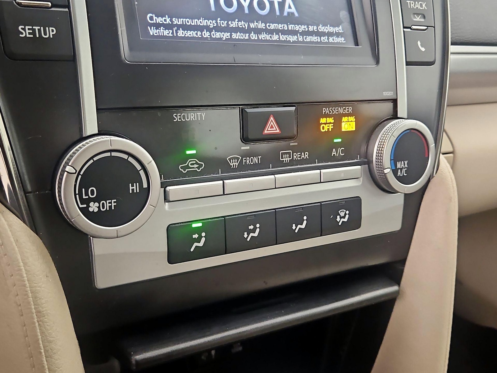 2014 Toyota Camry LE - Photo 17