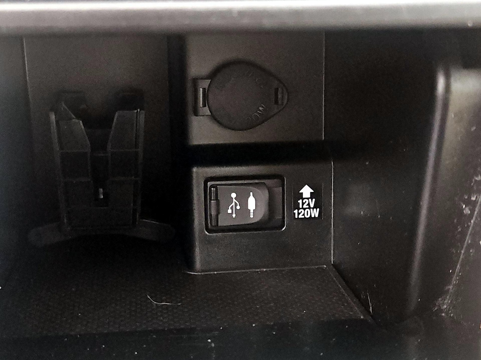 2014 Toyota Camry LE - Photo 19