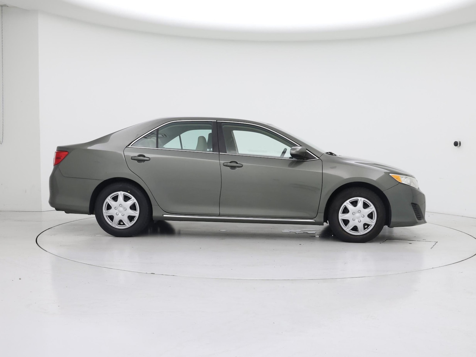 2014 Toyota Camry LE - Photo 8