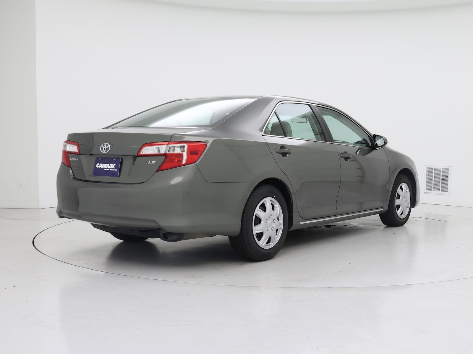 2014 Toyota Camry LE - Photo 9