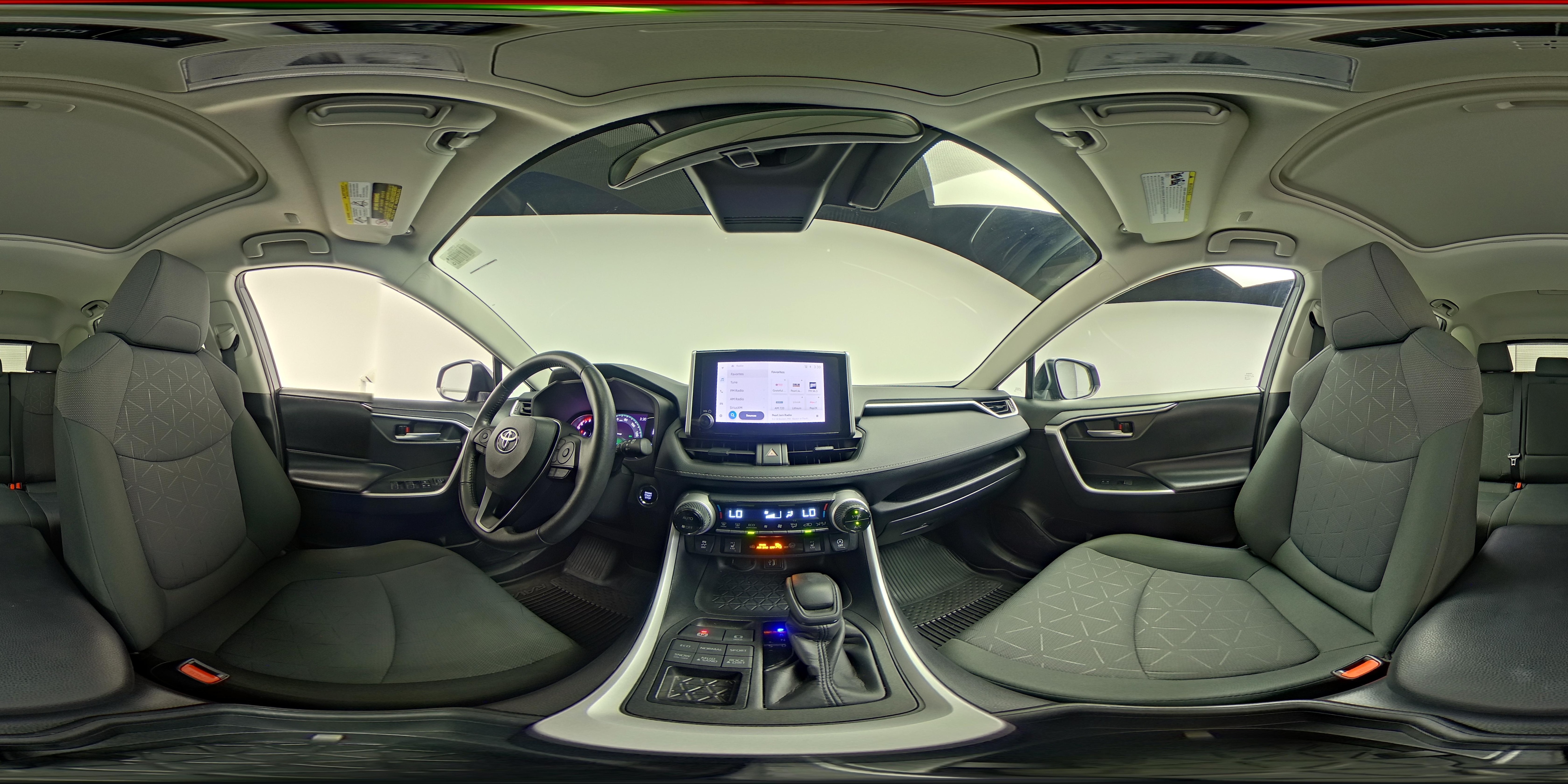 2024 Toyota RAV4 XLE - Photo 25