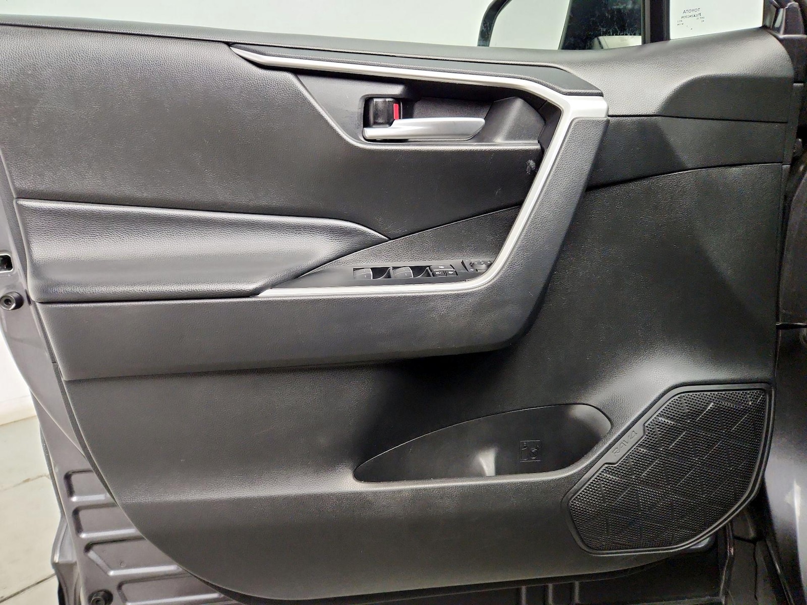 2024 Toyota RAV4 XLE - Photo 13