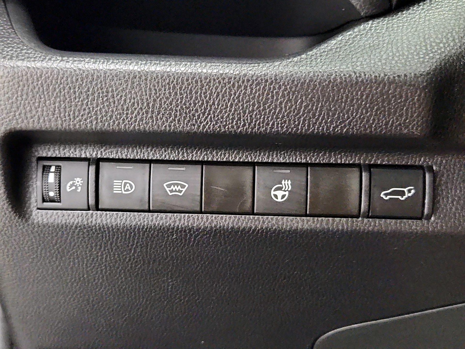 2024 Toyota RAV4 XLE - Photo 14