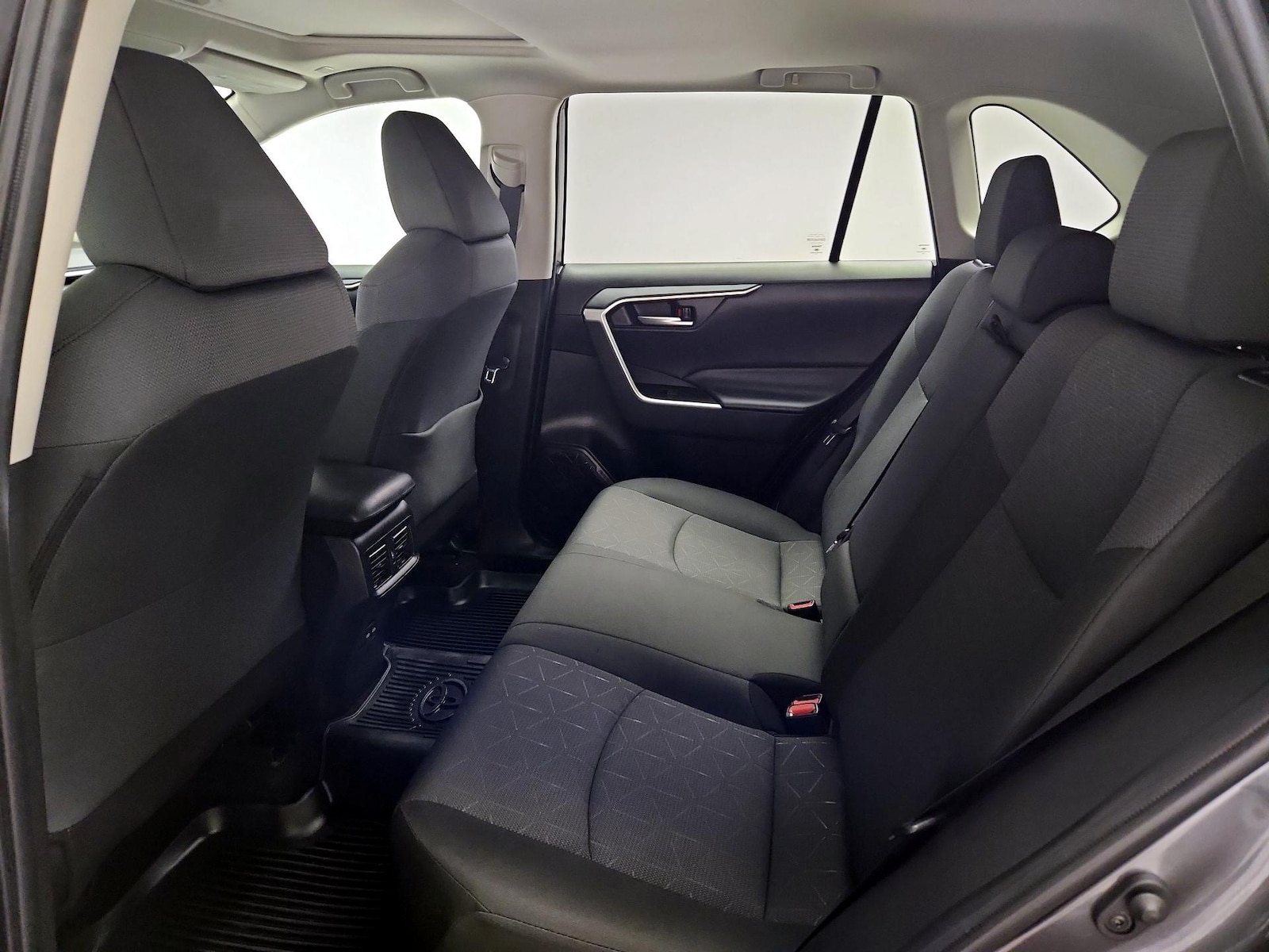 2024 Toyota RAV4 XLE - Photo 21