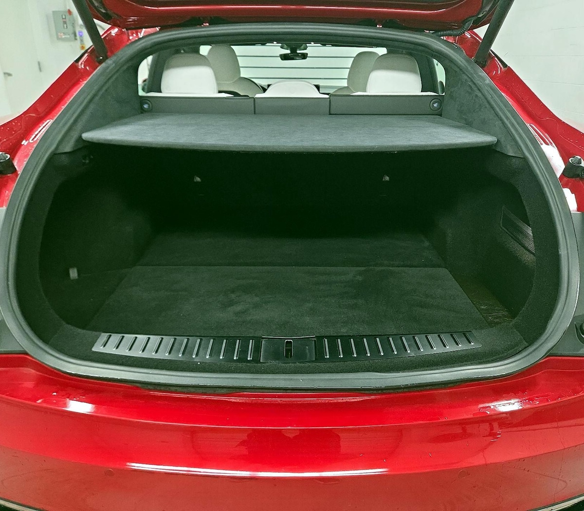 Trunk/Cargo (Seats Up)