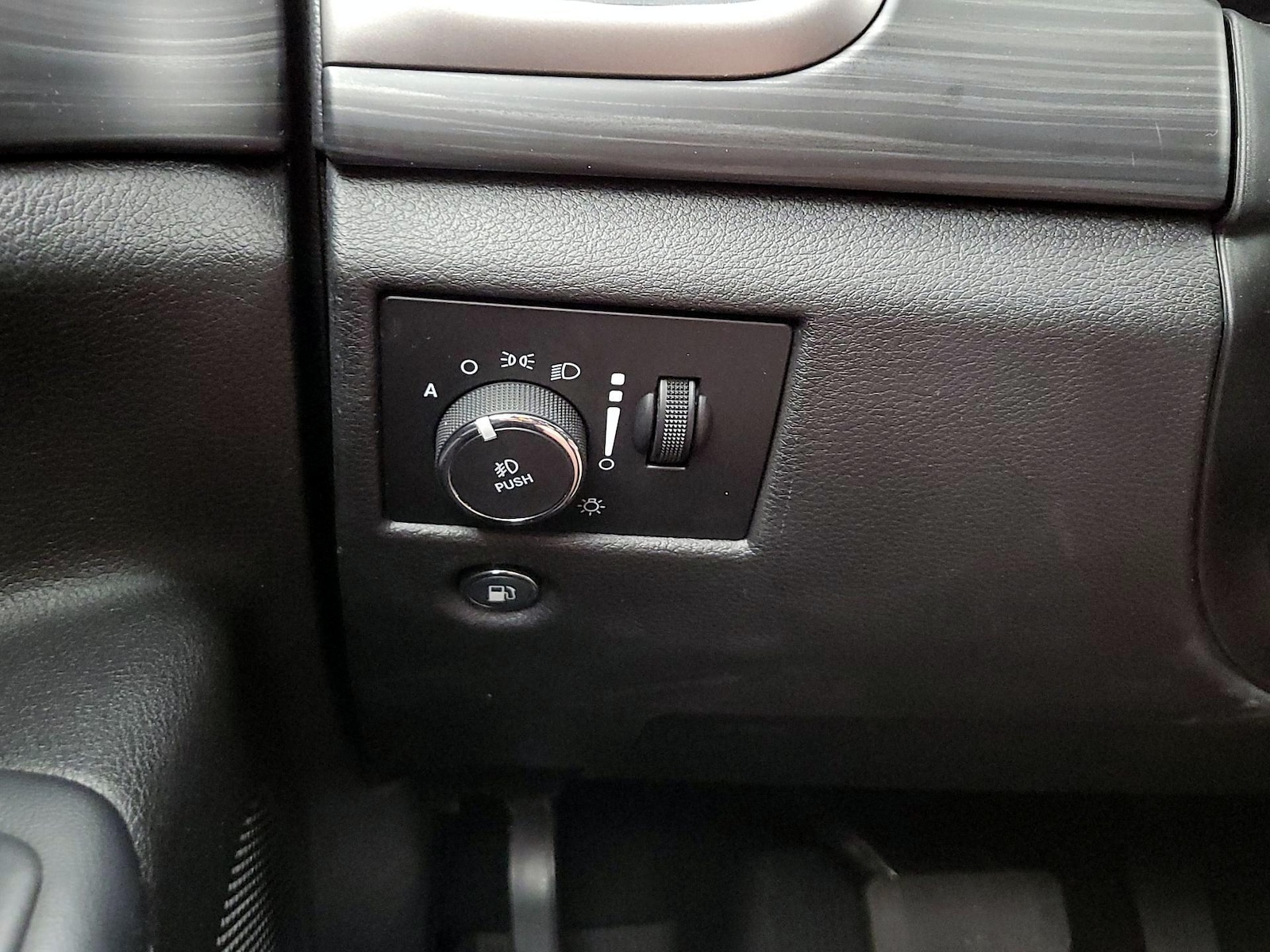 2019 Jeep Grand Cherokee Altitude - Photo 14