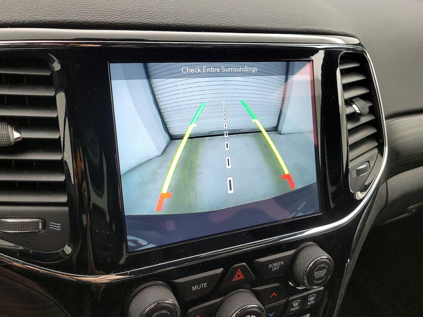 2019 Jeep Grand Cherokee Altitude - Photo 16