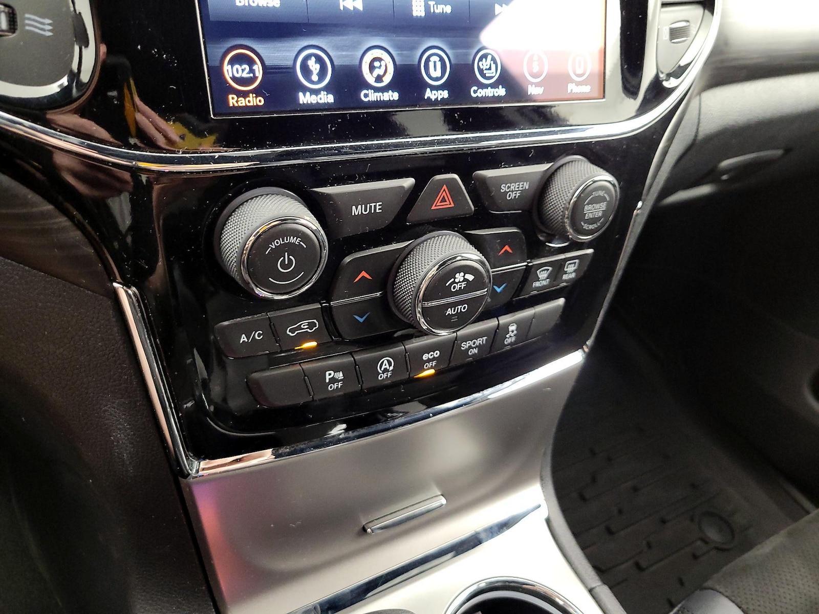 2019 Jeep Grand Cherokee Altitude - Photo 18