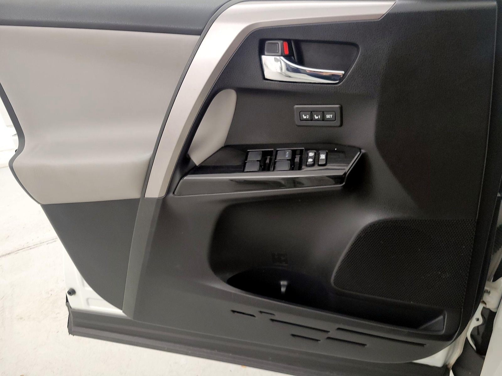 2016 Toyota RAV4 Limited - Photo 13