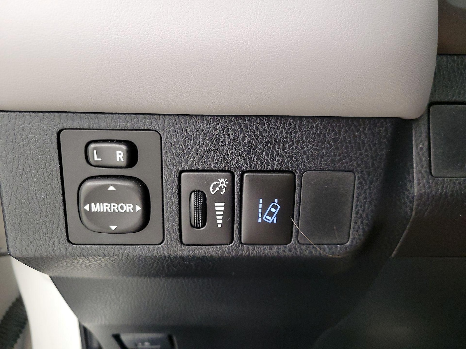 2016 Toyota RAV4 Limited - Photo 14