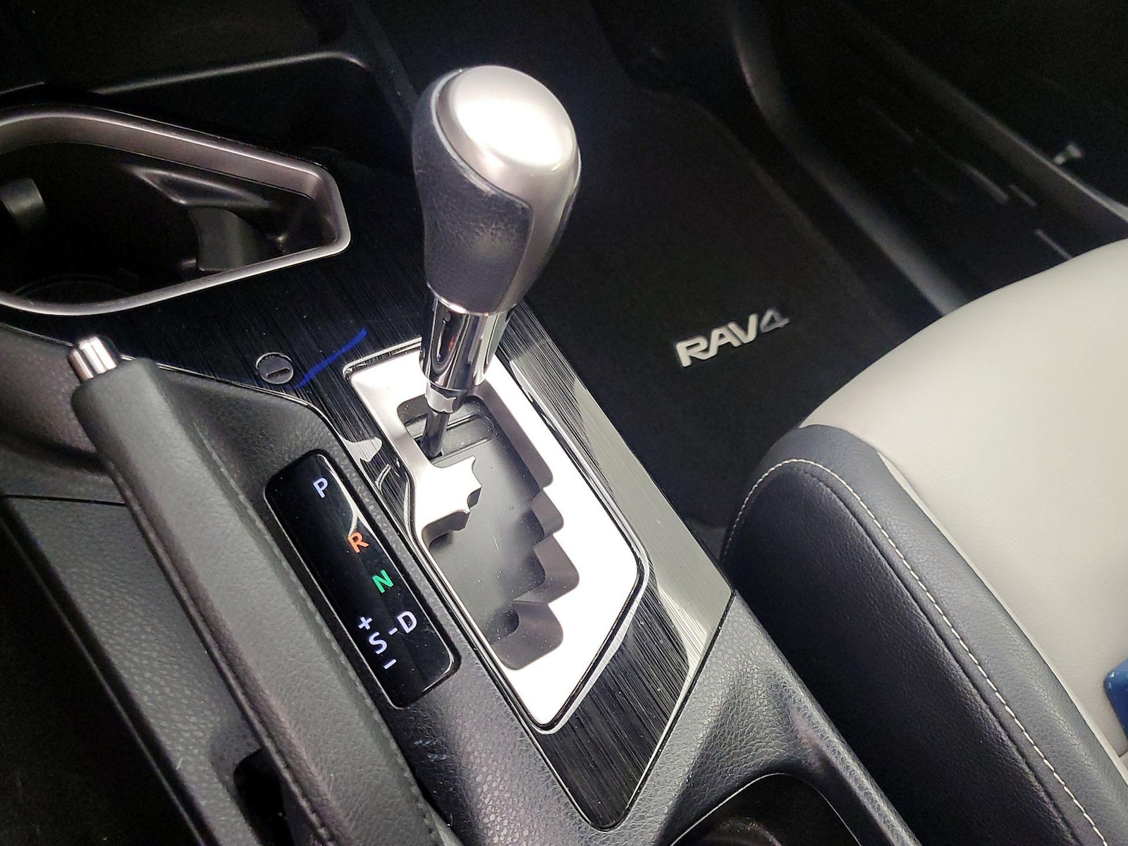 2016 Toyota RAV4 Limited - Photo 18