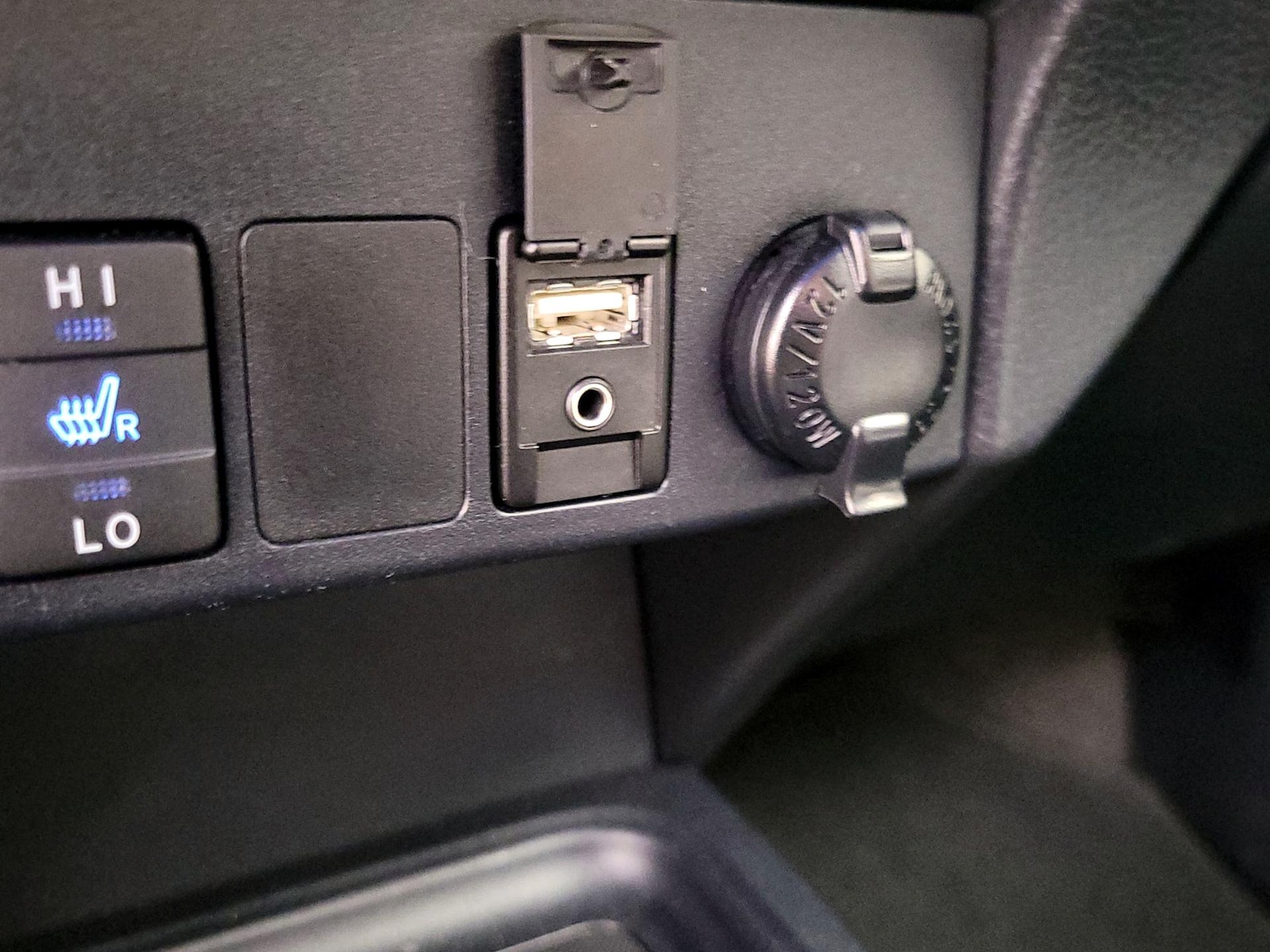 2016 Toyota RAV4 Limited - Photo 19