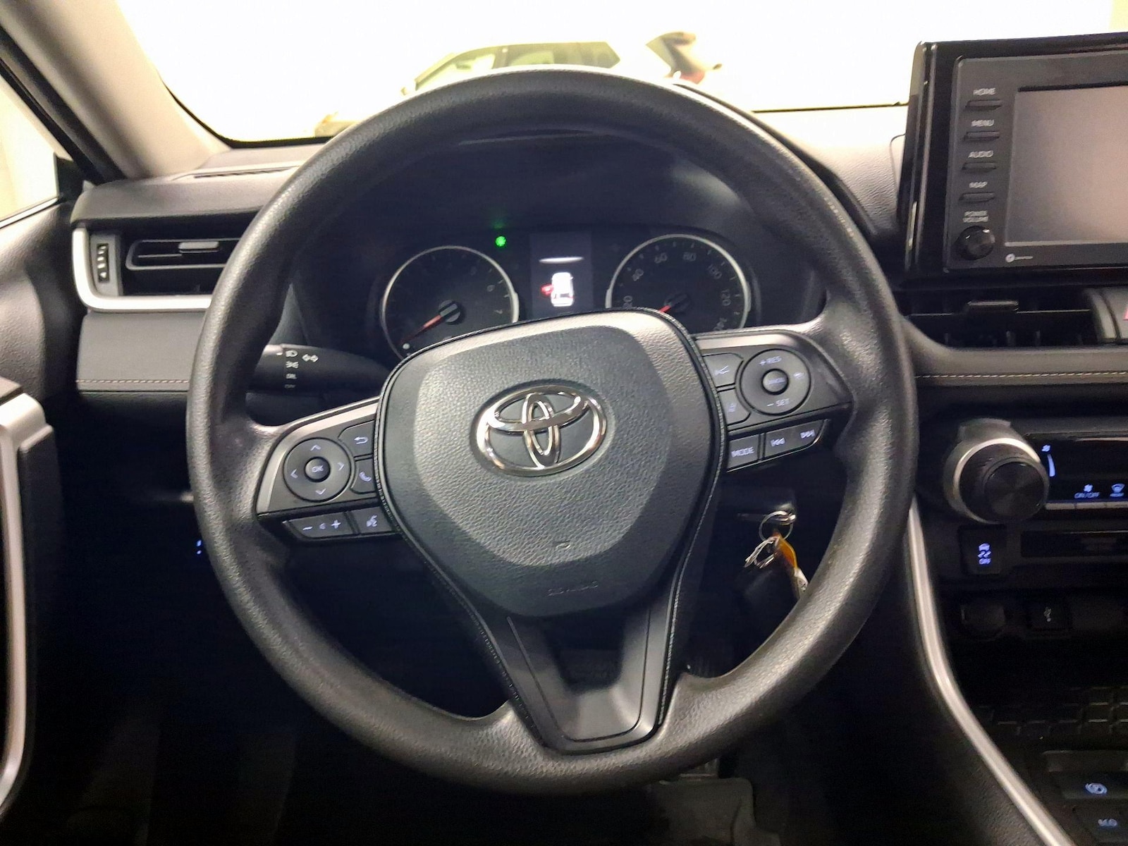2021 Toyota RAV4 LE - Photo 11