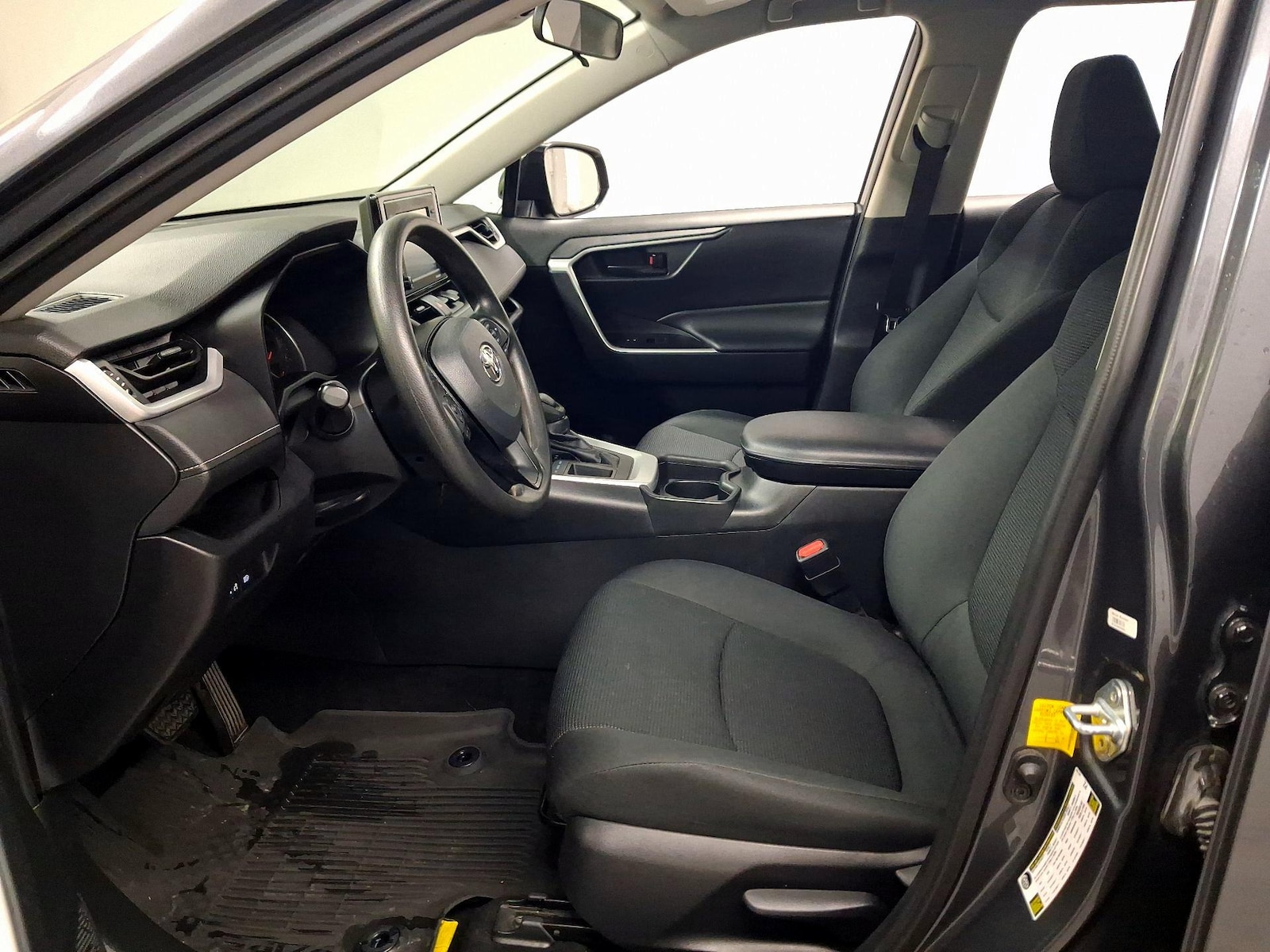 2021 Toyota RAV4 LE - Photo 12