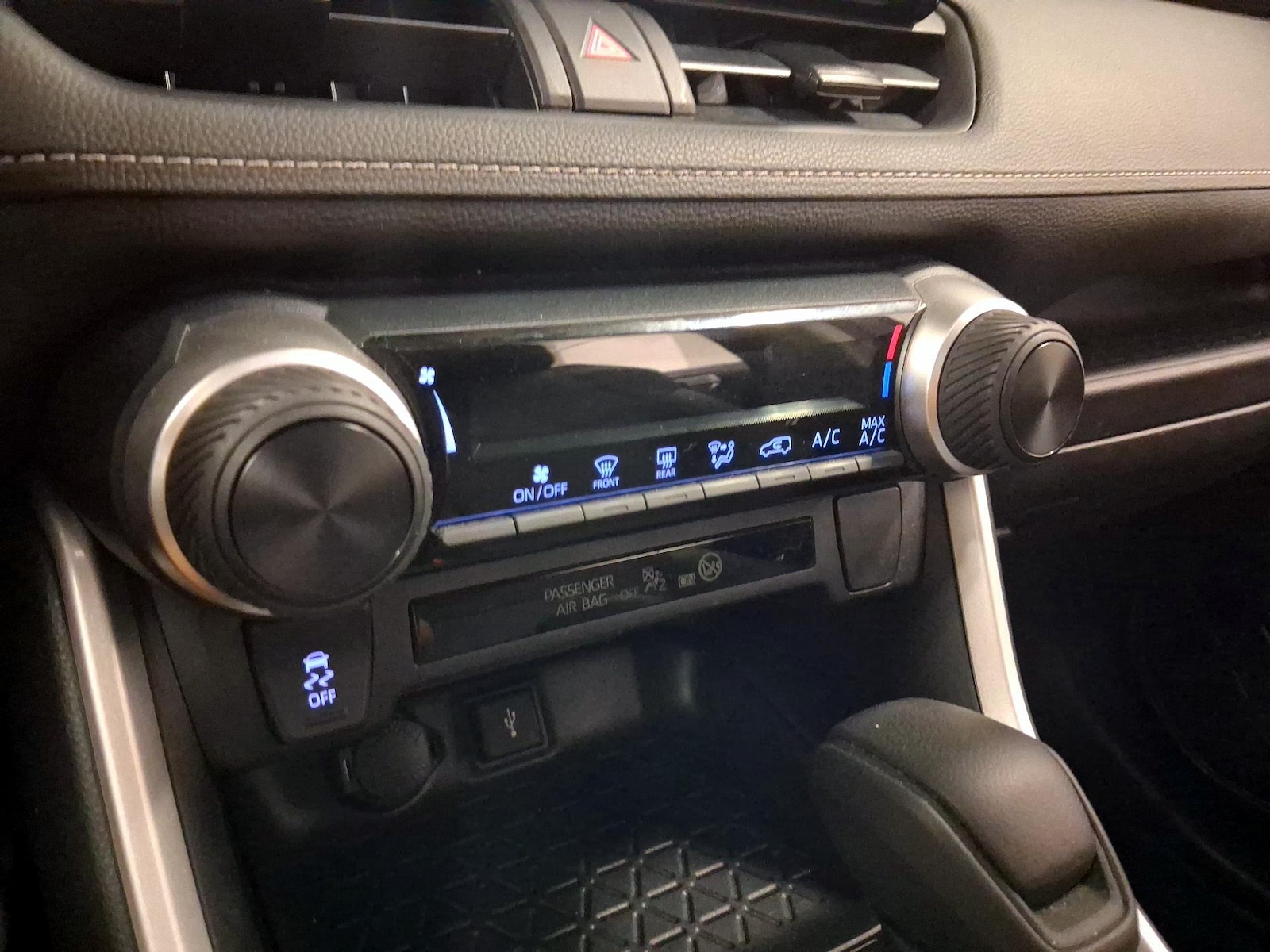 2021 Toyota RAV4 LE - Photo 15