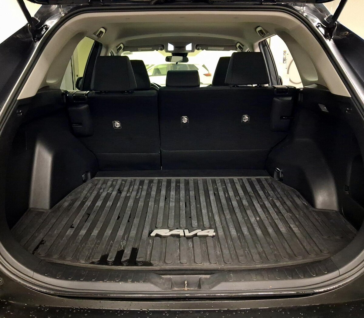 Trunk/Cargo (Seats Up)