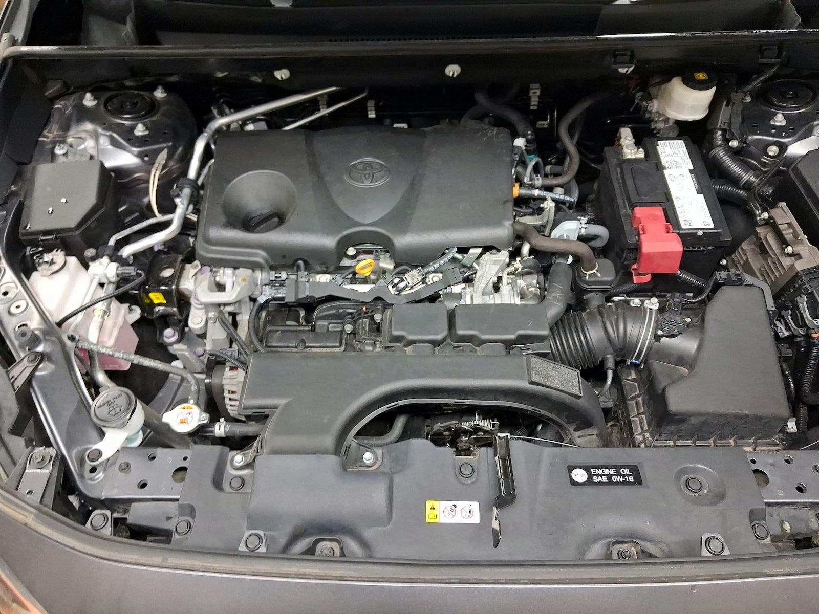 2021 Toyota RAV4 LE - Photo 18