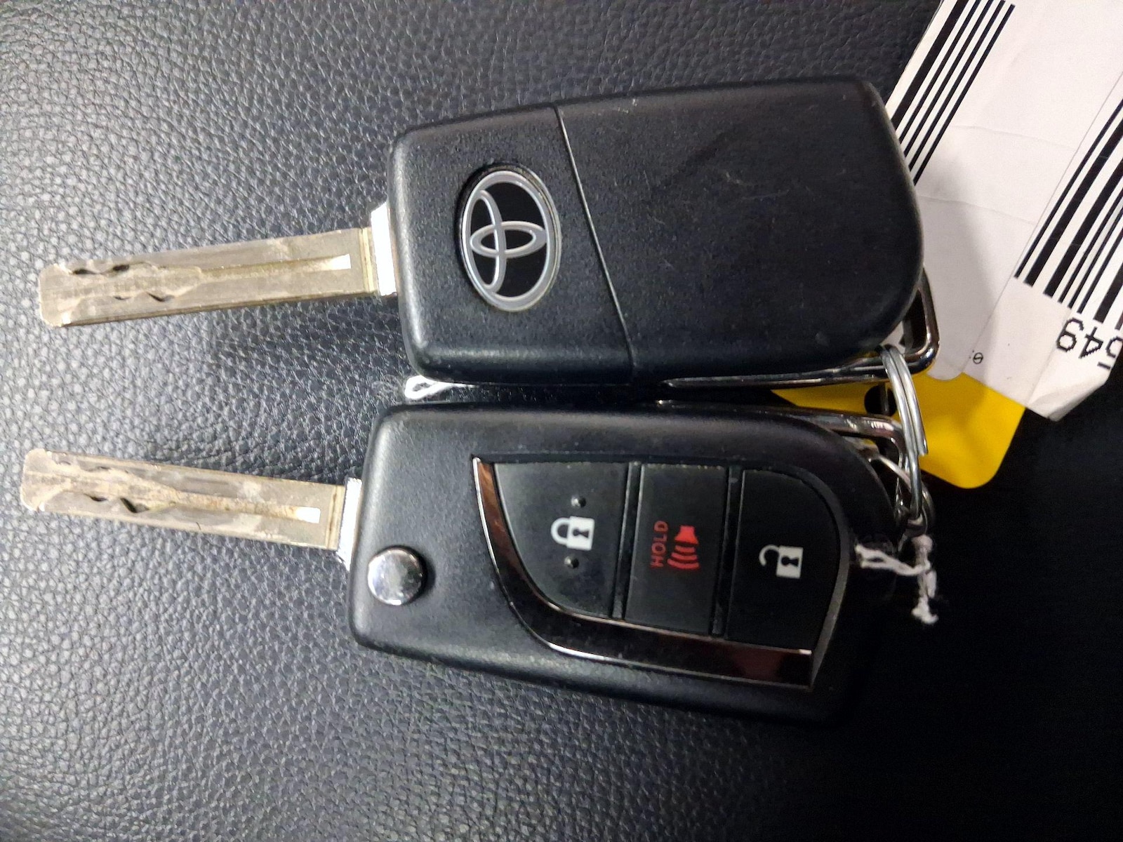 2021 Toyota RAV4 LE - Photo 19