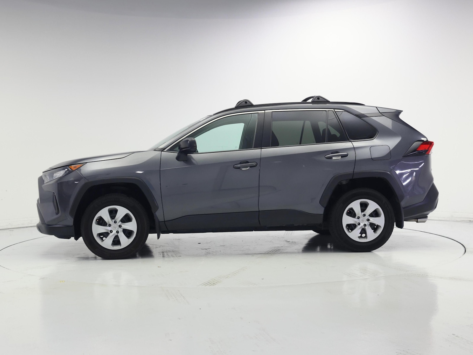 2021 Toyota RAV4 LE - Photo 4