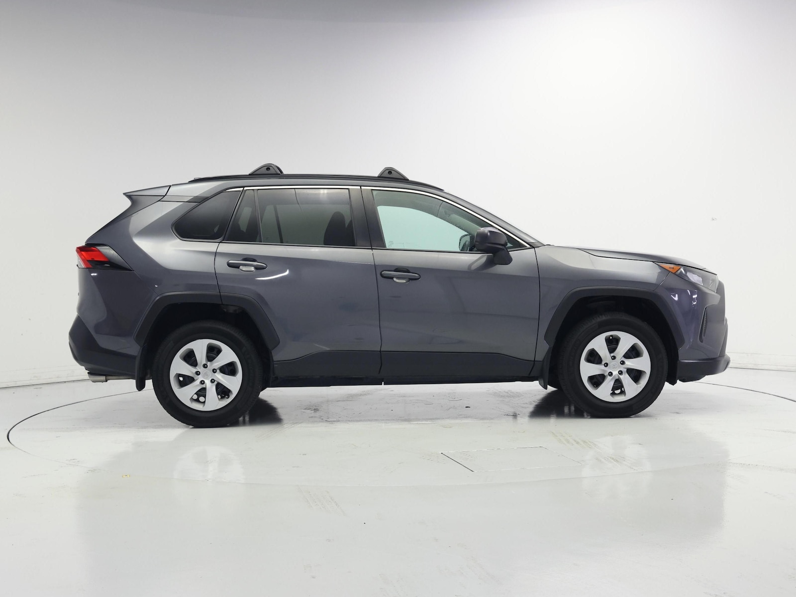 2021 Toyota RAV4 LE - Photo 8