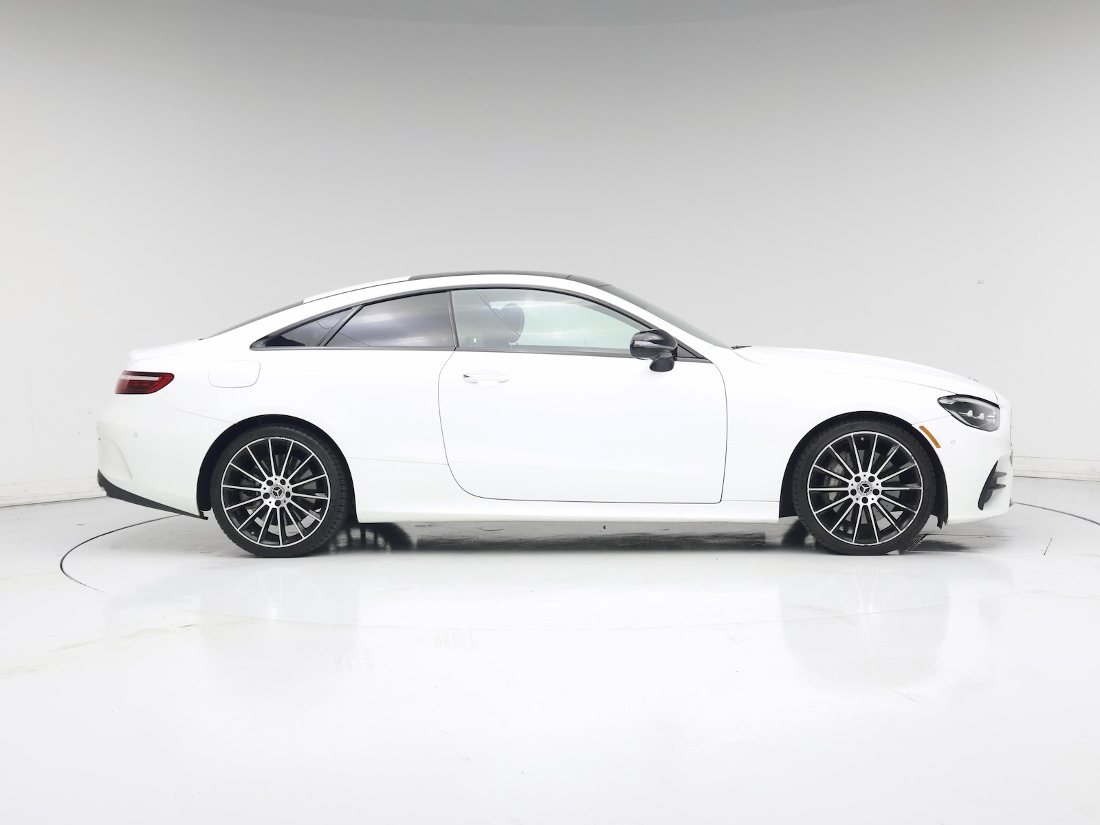 2022 Mercedes-Benz E-Class E450 - Photo 8