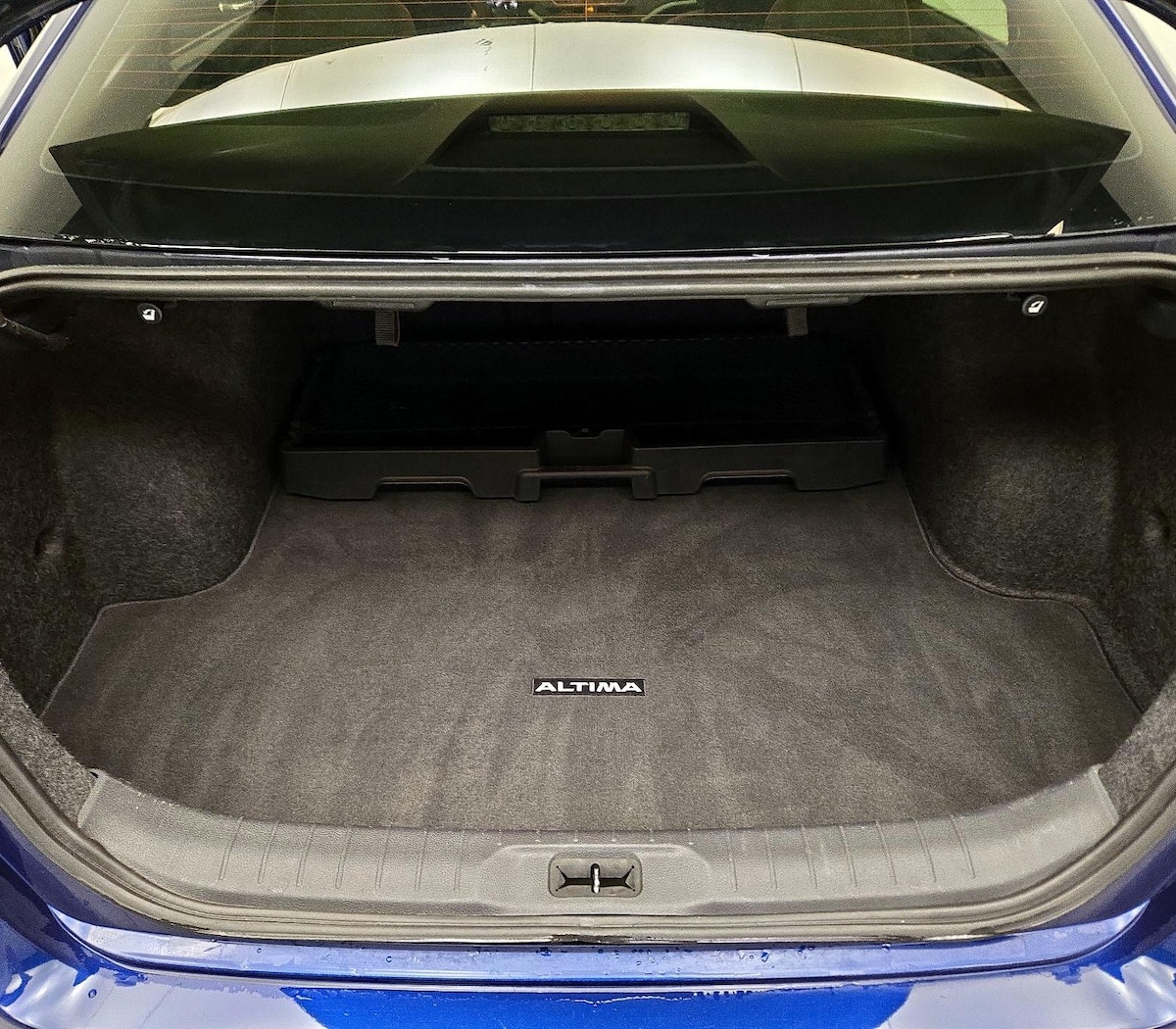 Trunk/Cargo (Seats Up)