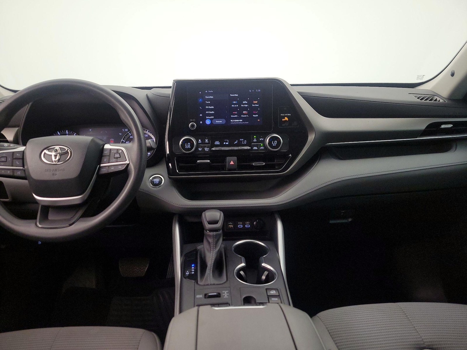 2023 Toyota Highlander L - Photo 10