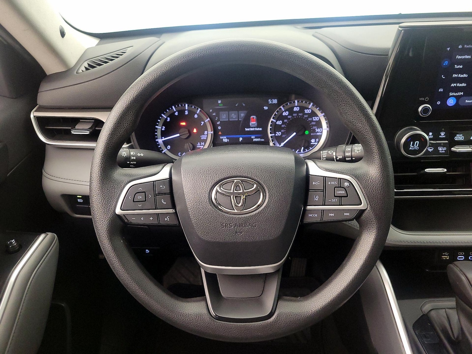 2023 Toyota Highlander L - Photo 11