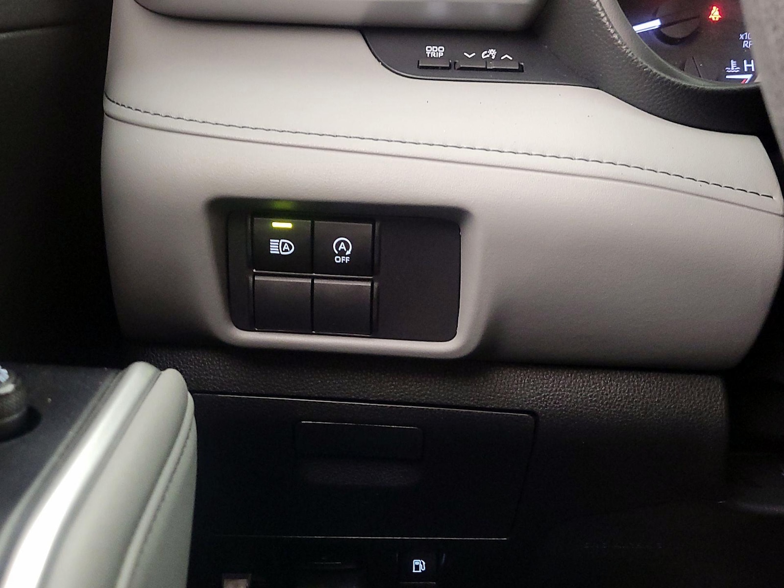 2023 Toyota Highlander L - Photo 14