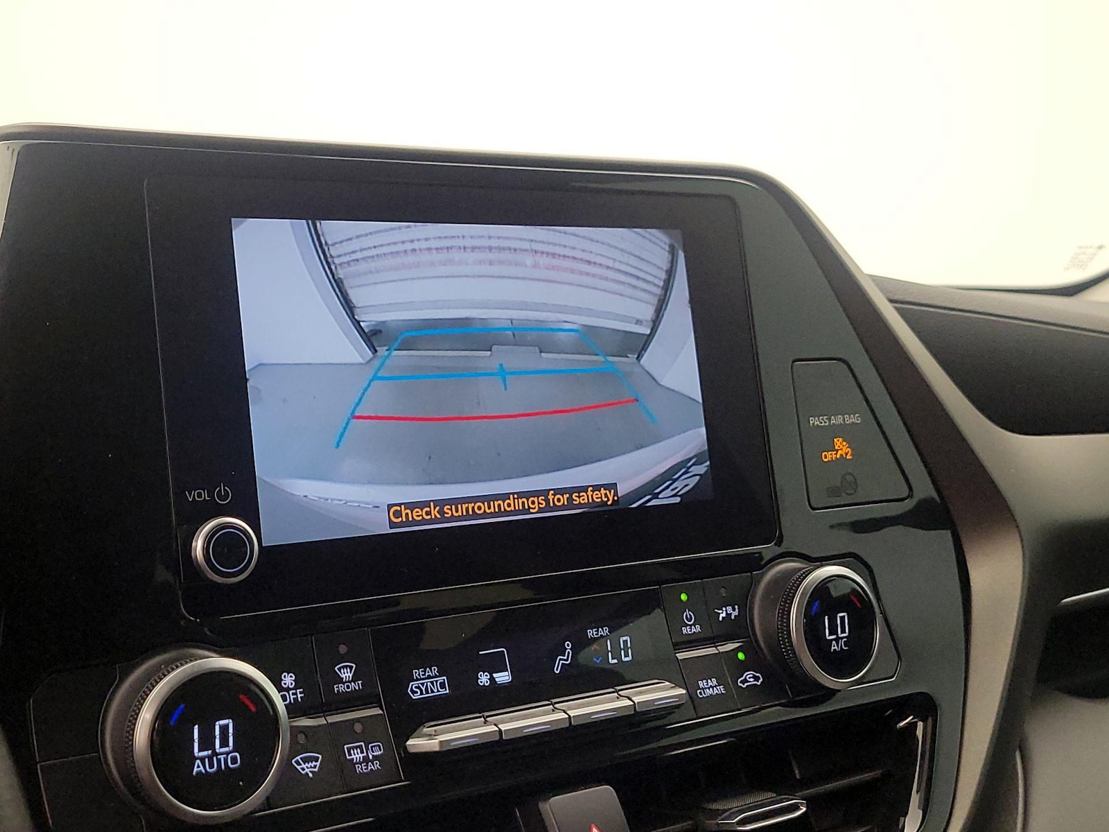 2023 Toyota Highlander L - Photo 15