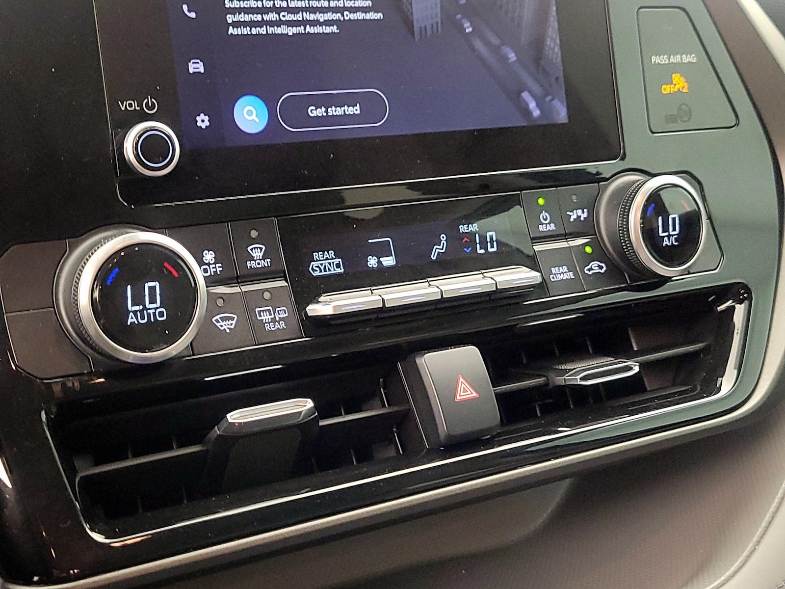 2023 Toyota Highlander L - Photo 17