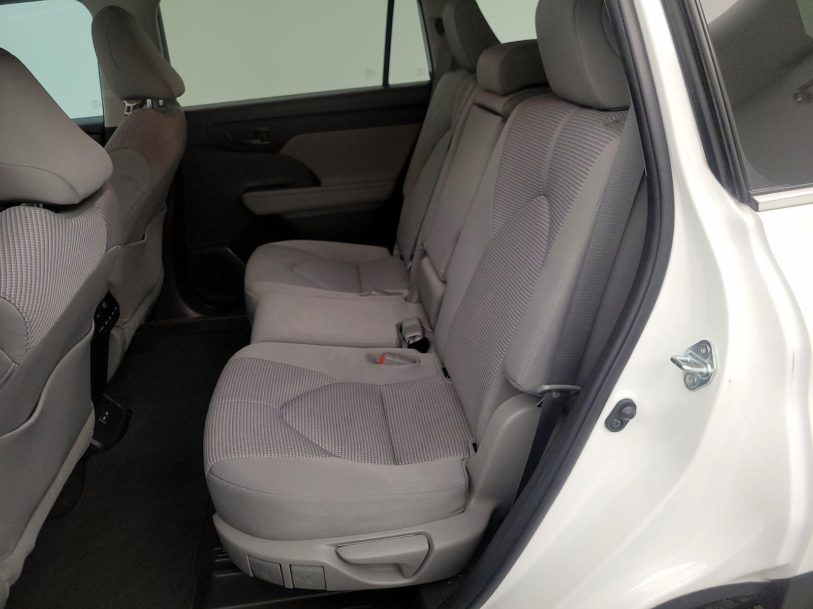 2023 Toyota Highlander L - Photo 20