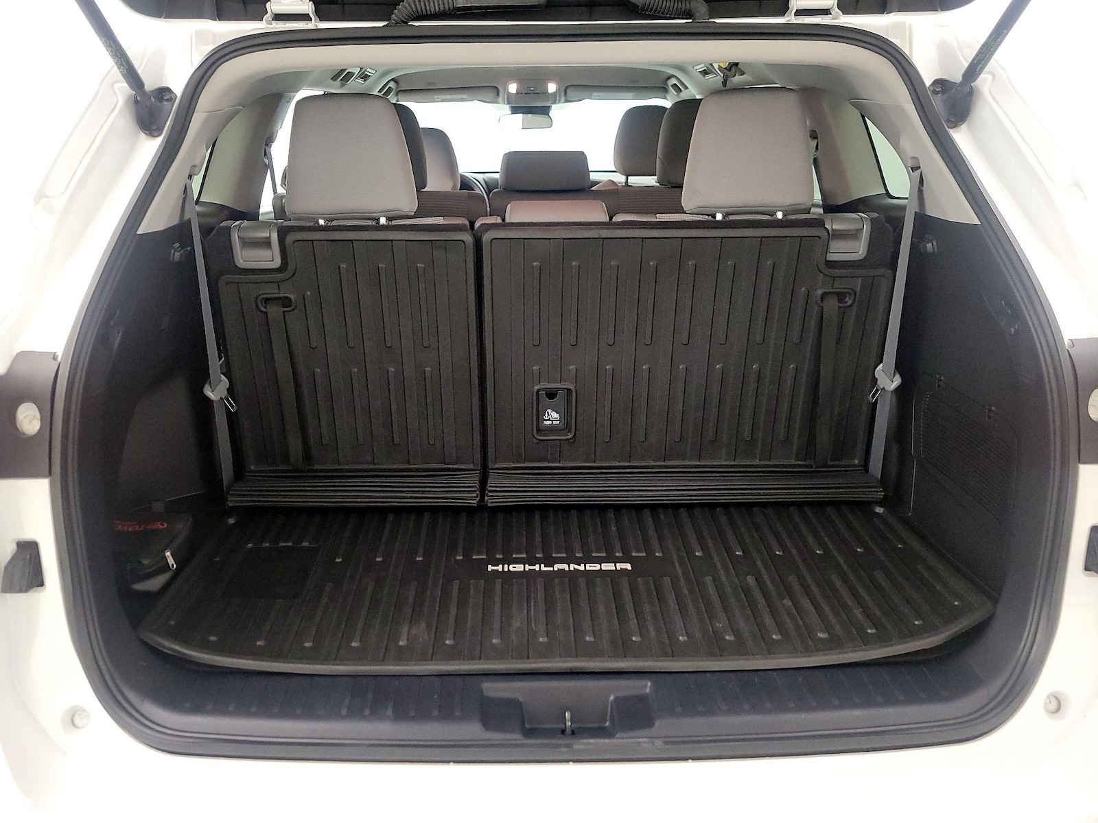 2023 Toyota Highlander L - Photo 21