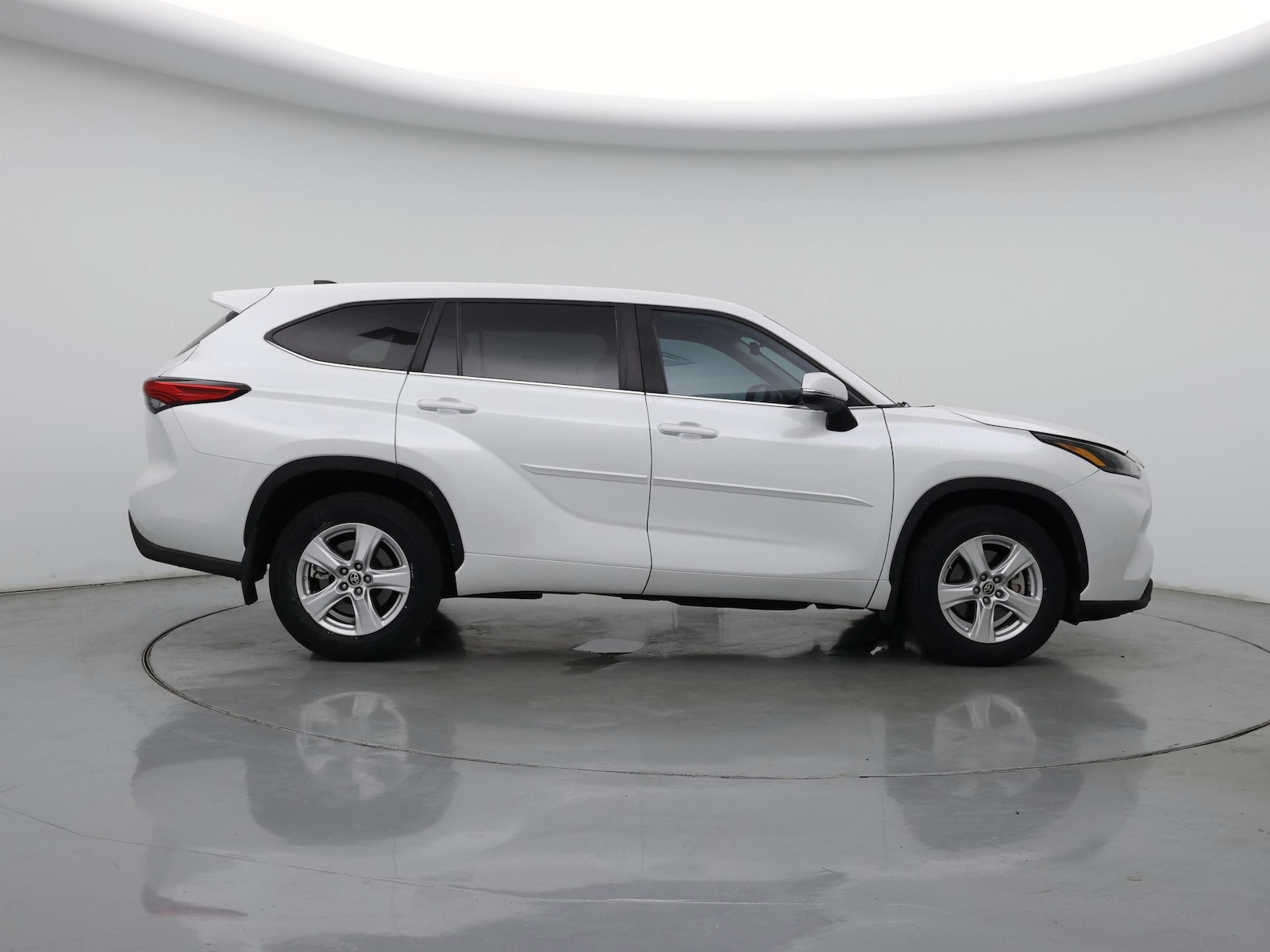 2023 Toyota Highlander L - Photo 8