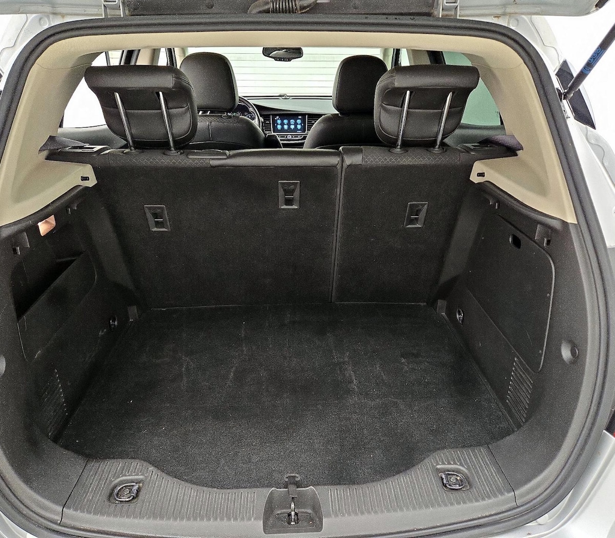 Trunk/Cargo (Seats Up)