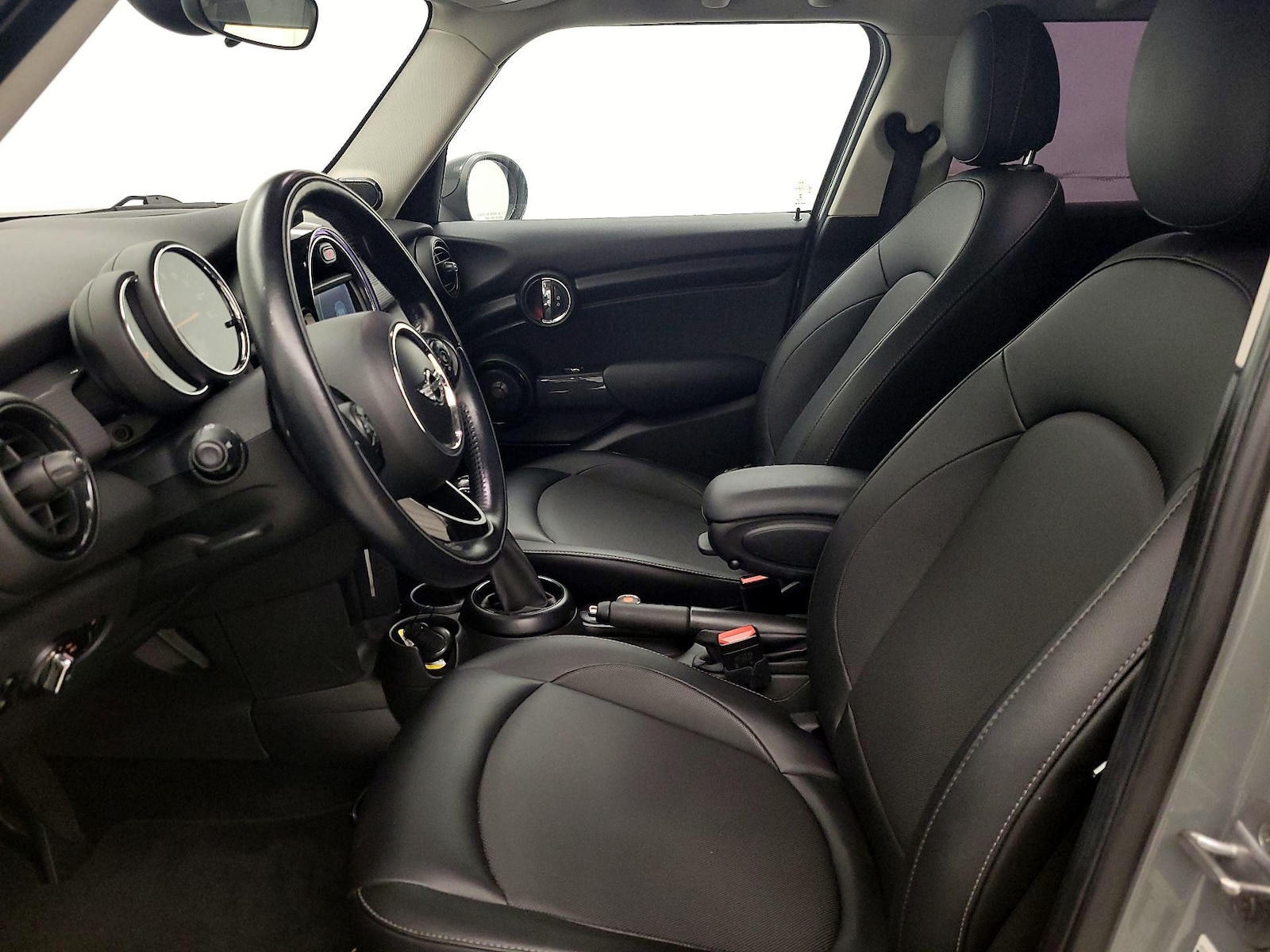 Side Airbags & Leatherette Seats