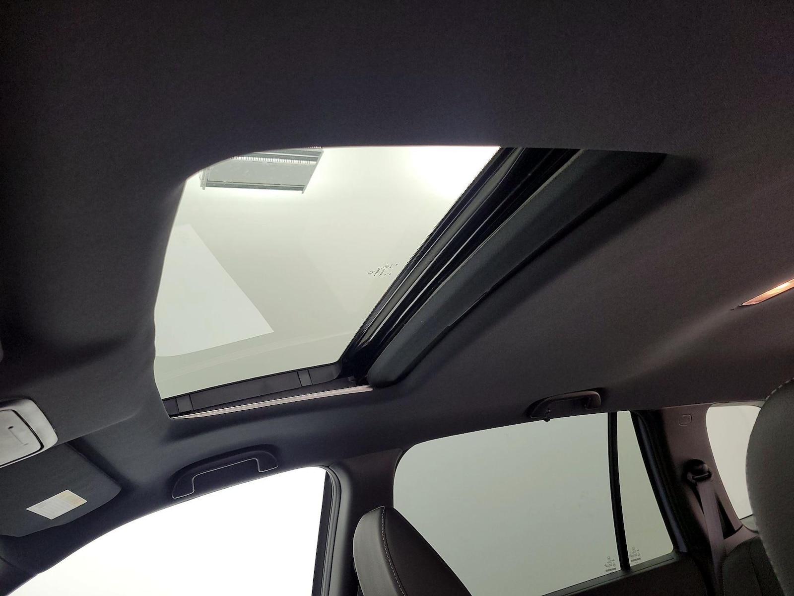 Sunroof(s) & Overhead Airbags