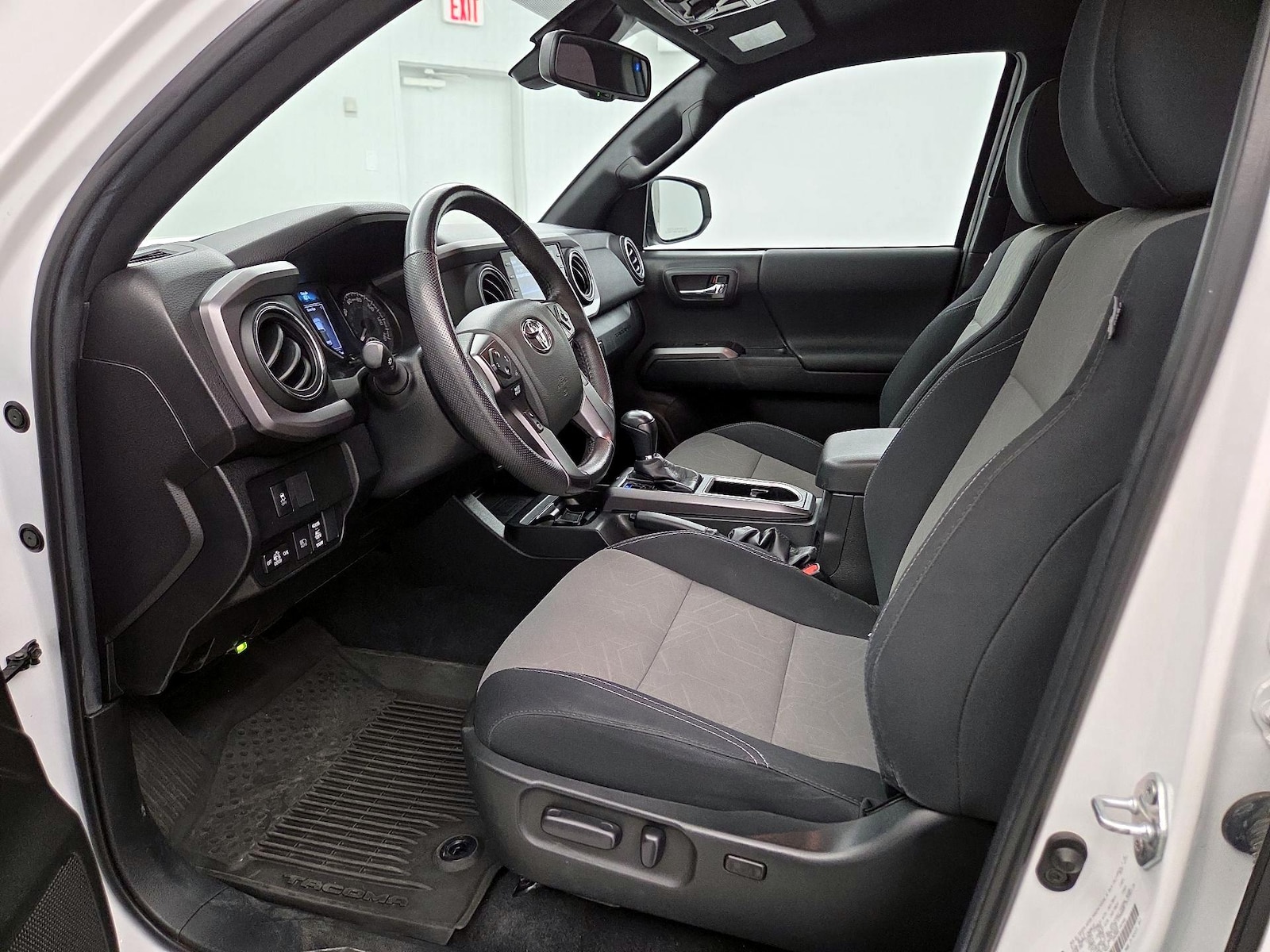 Power Seat(s) & Side Airbags