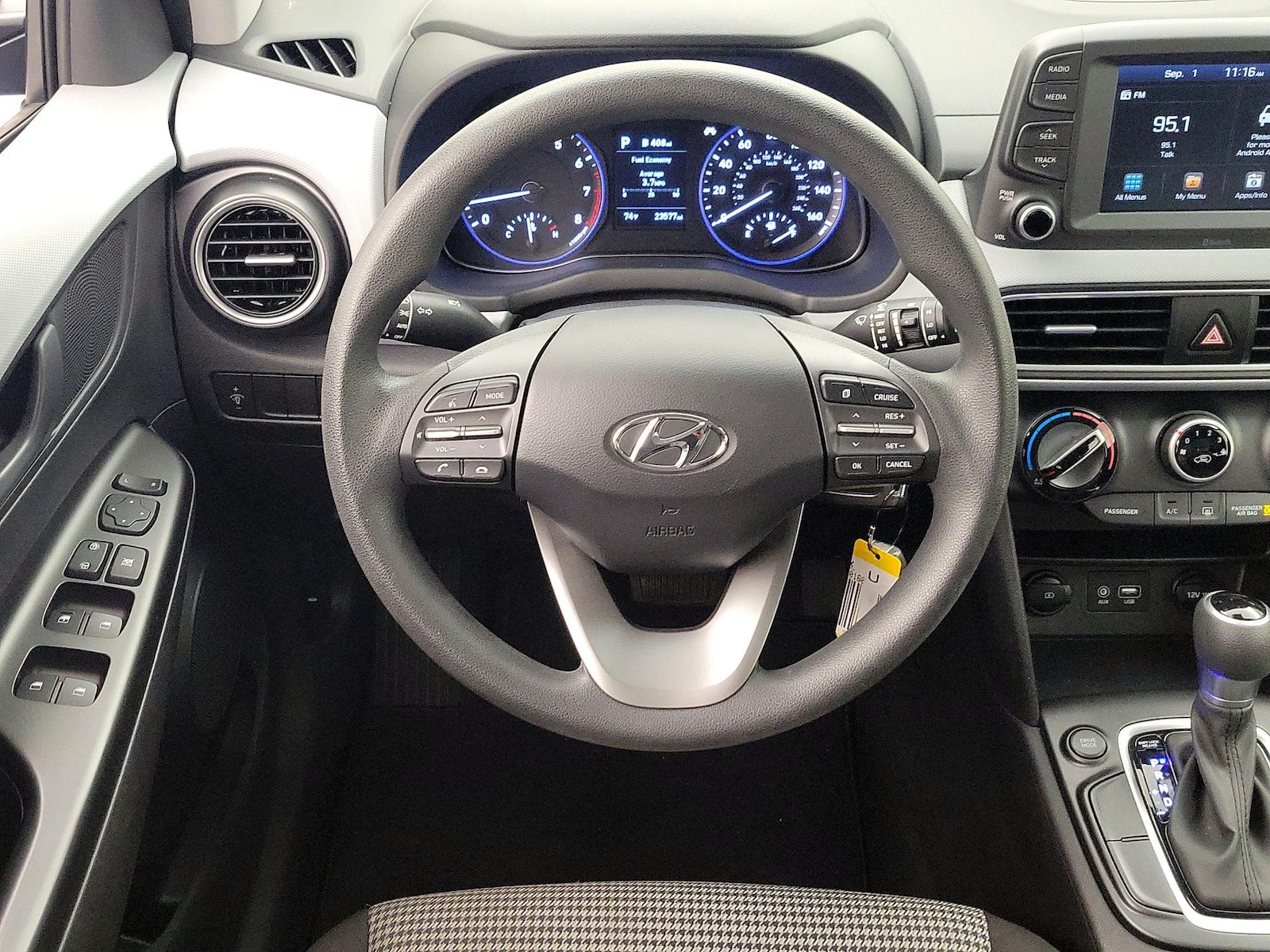 2020 Hyundai Kona SE - Photo 11