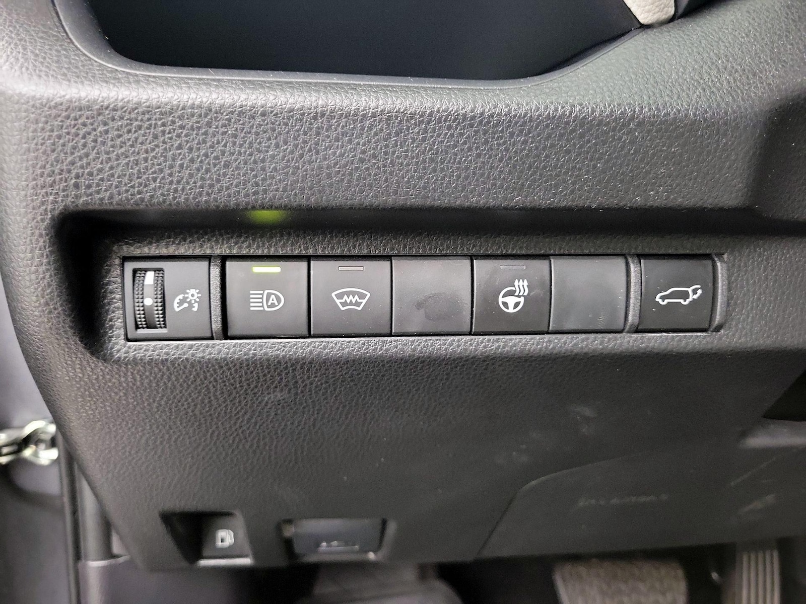 2024 Toyota RAV4 XLE Premium - Photo 14