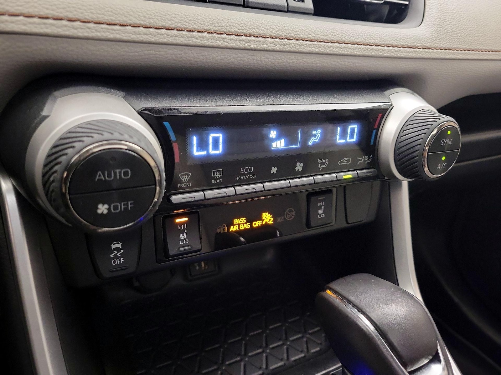 2024 Toyota RAV4 XLE Premium - Photo 17