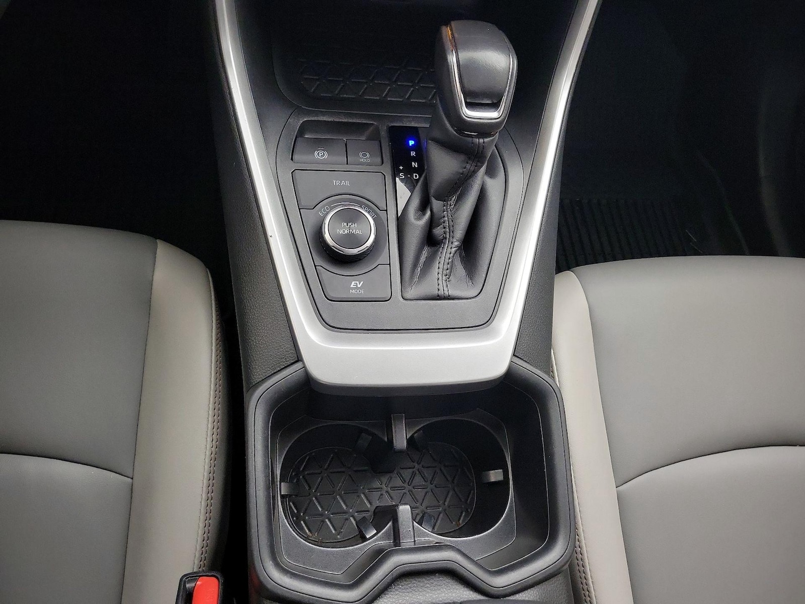 2024 Toyota RAV4 XLE Premium - Photo 18