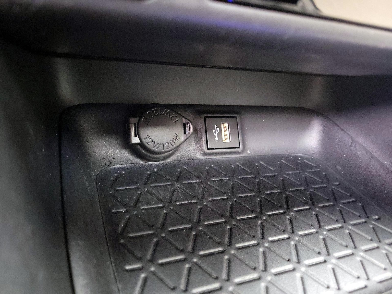 2024 Toyota RAV4 XLE Premium - Photo 19