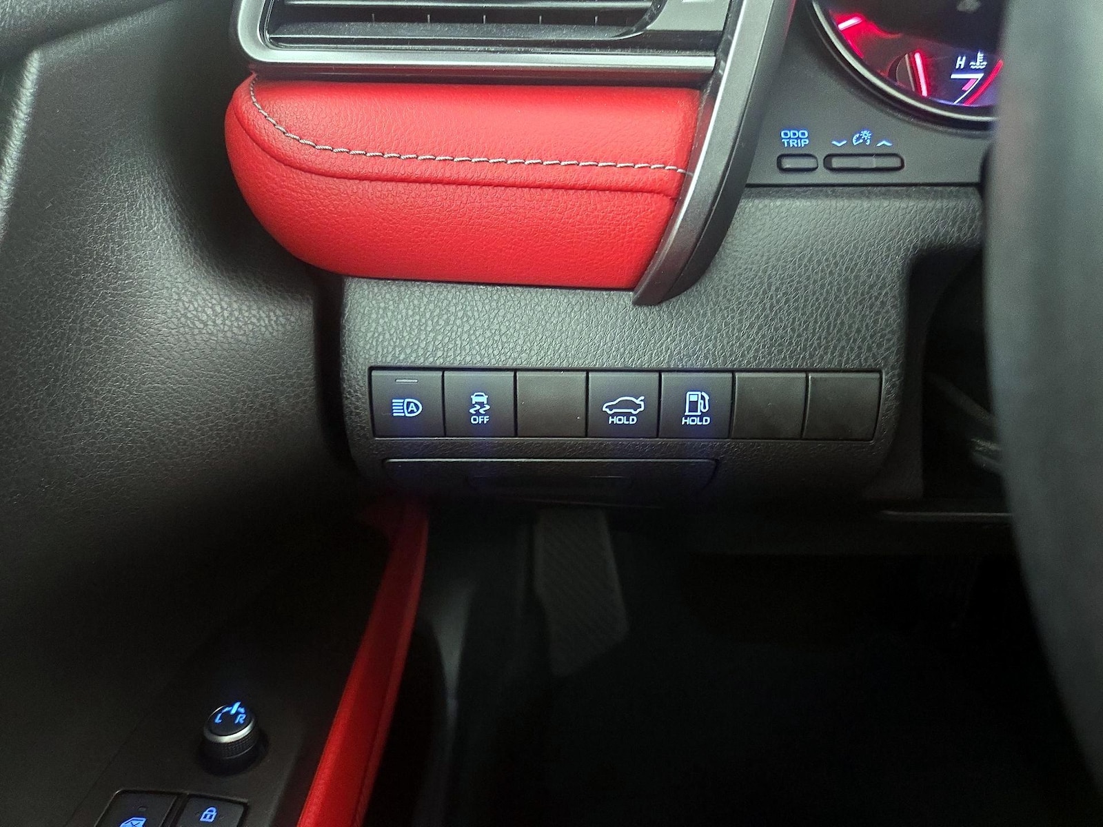 2021 Toyota Camry XSE - Photo 14
