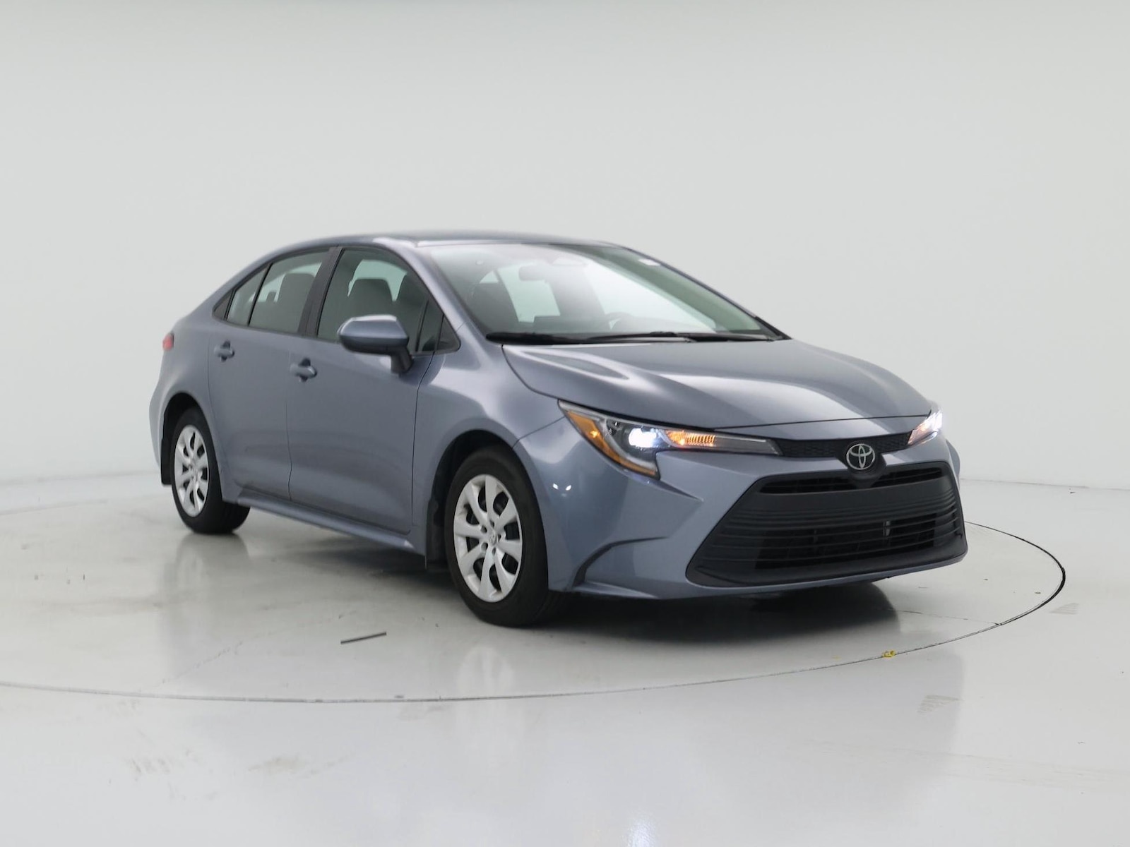 2026 Toyota Corolla LE - Photo 2