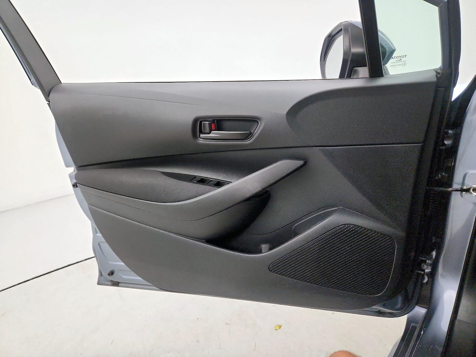 2026 Toyota Corolla LE - Photo 13