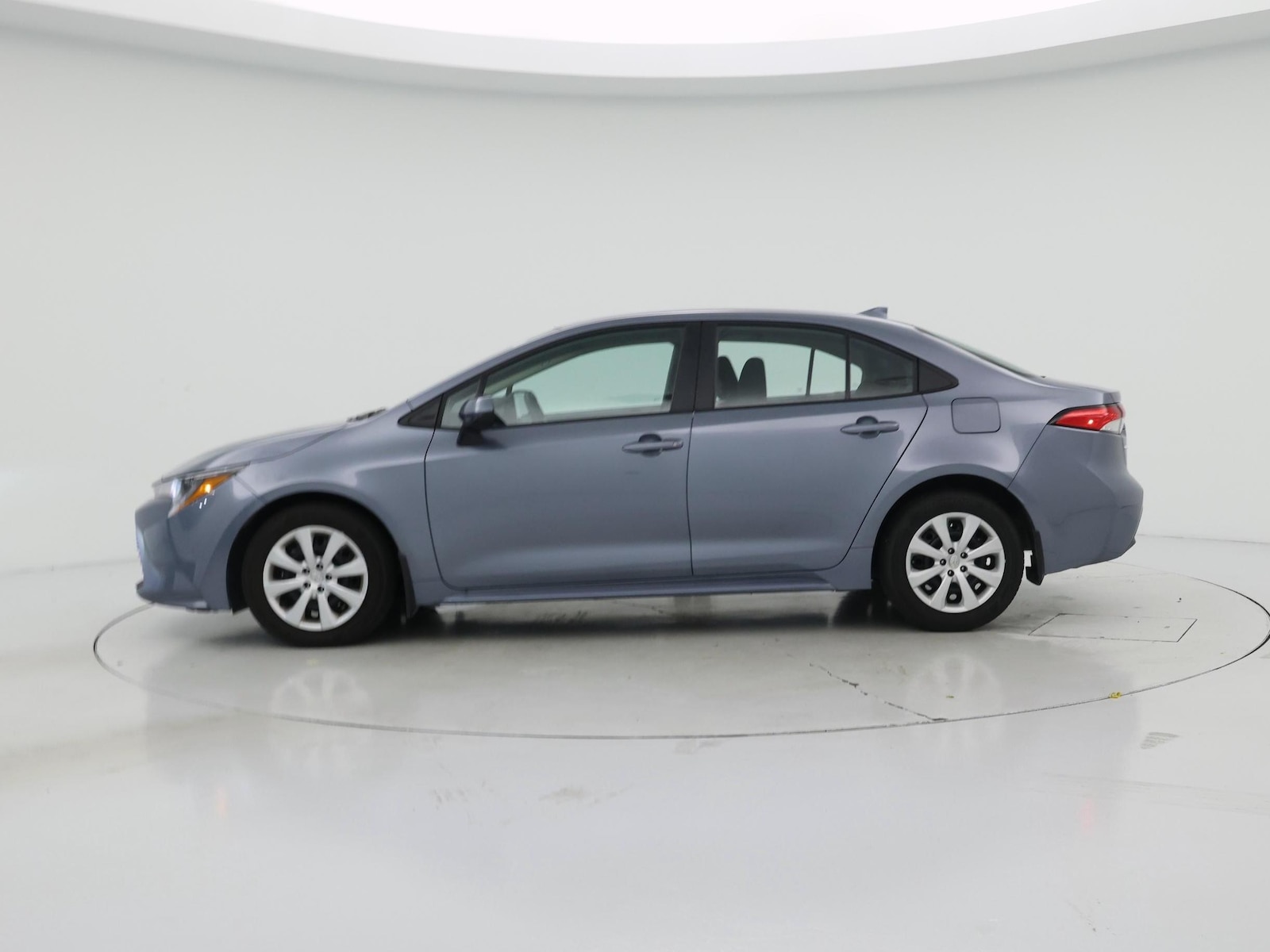 2026 Toyota Corolla LE - Photo 4
