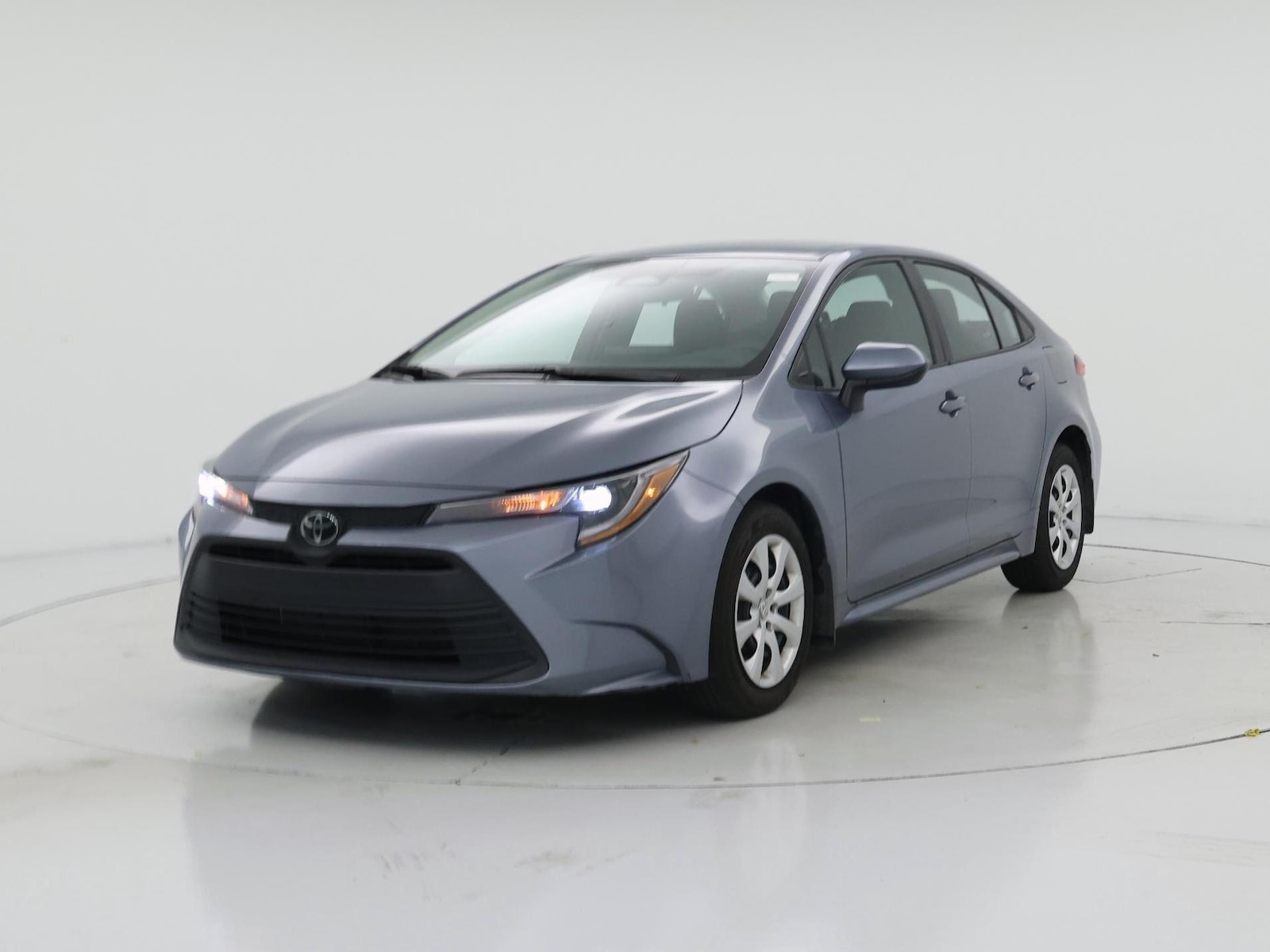 2026 Toyota Corolla LE - Photo 5
