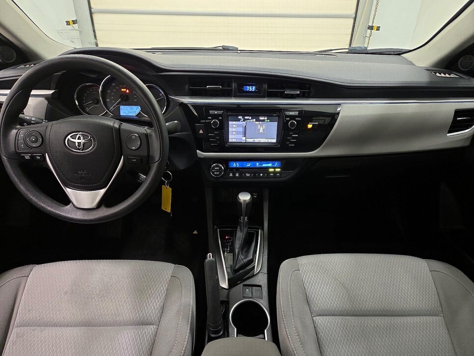 2016 Toyota Corolla LE - Photo 10