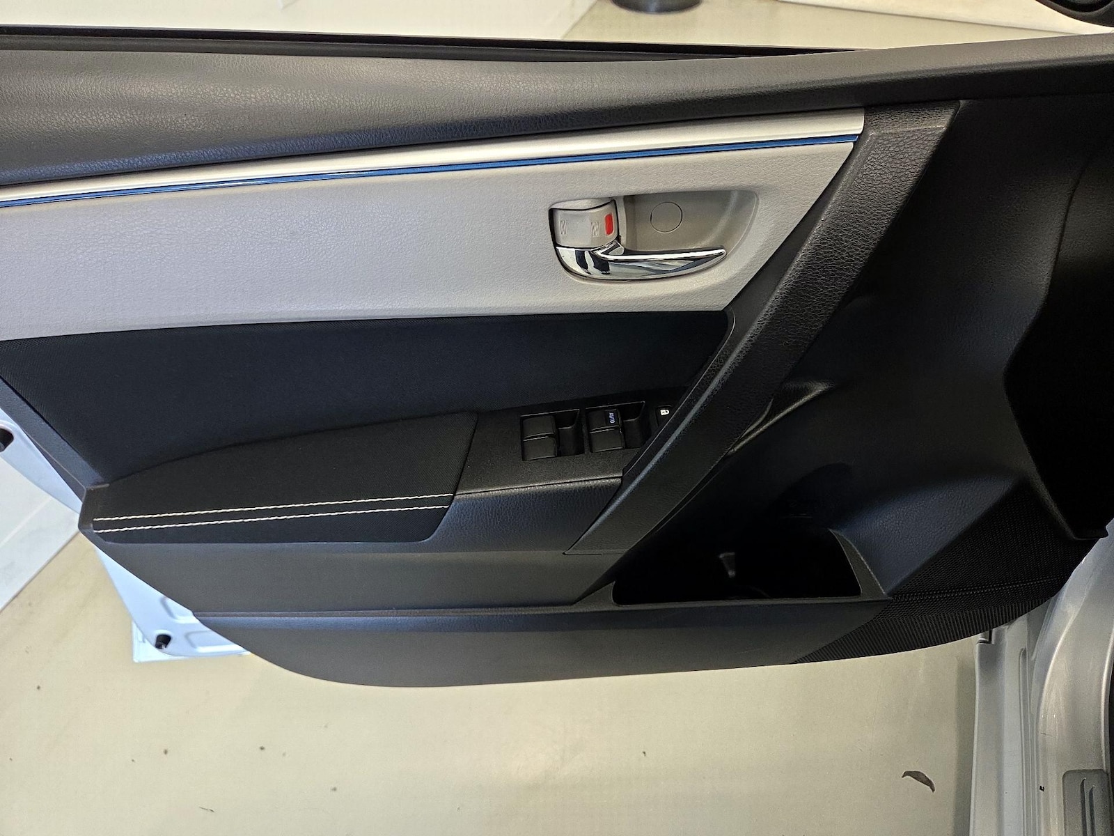 2016 Toyota Corolla LE - Photo 13